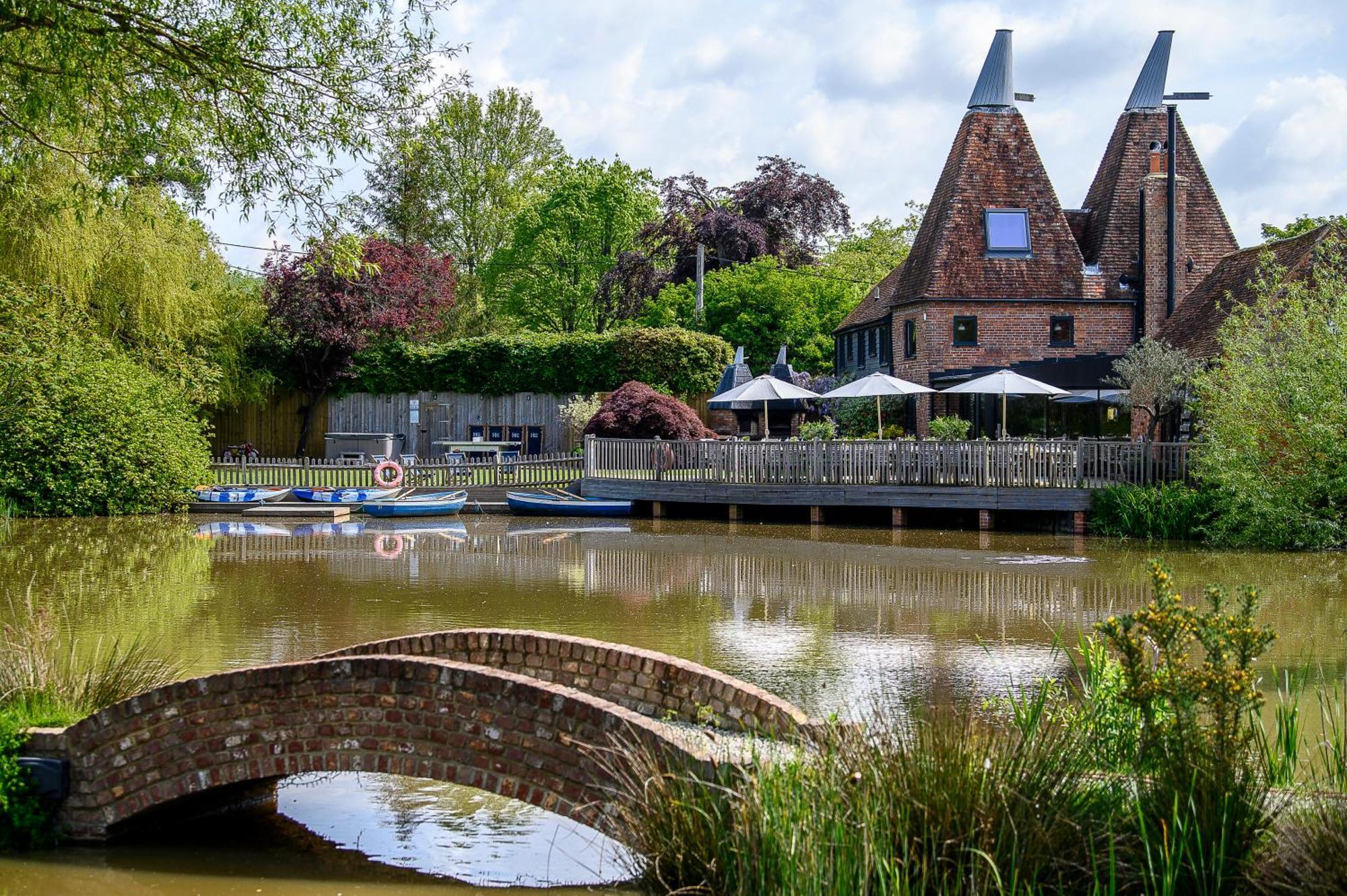 Villa Vineyard Oast Sleeps 25 Wavehorne Exterior foto